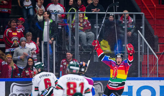 Örebros Marko Anttila gör 2-0 och jublar