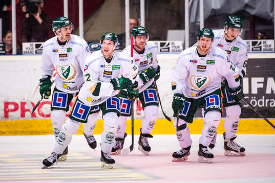 Färjestads Per Åslund jublar