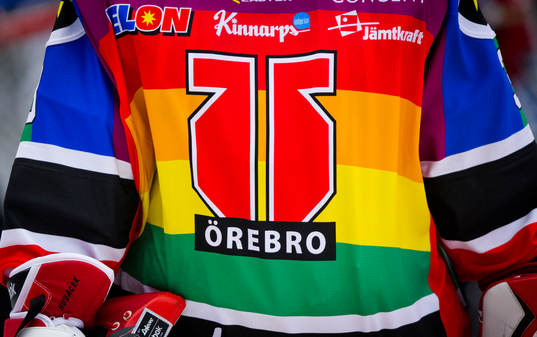 Örebro spelade i pridetröja