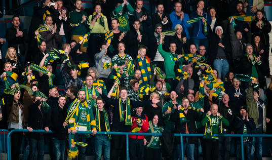 Björklövens supportar jublar
