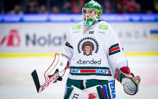 Frölundas målvakt Linus Fernström blev utbytt
