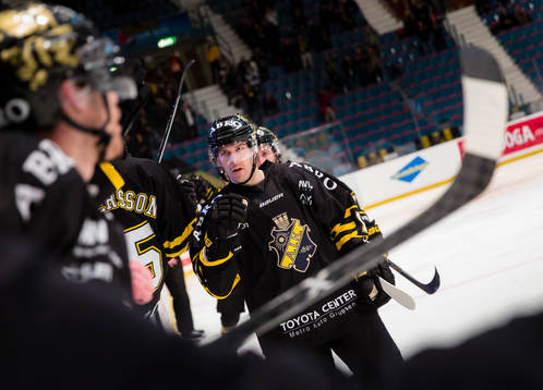 s Emil Lundberg firar sitt och AIK:s 3-1 mål