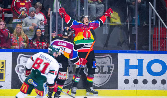 Örebros Marko Anttila gör 2-0 och jublar