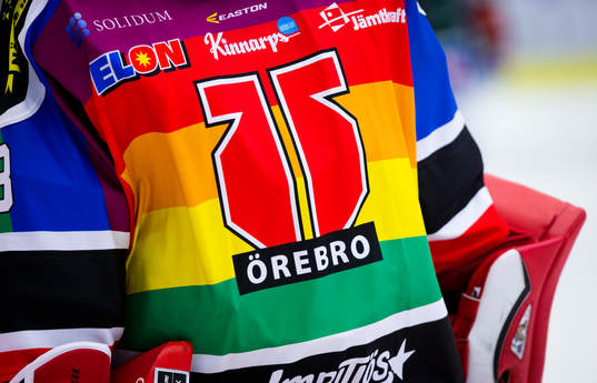Örebro spelade i pridetröja