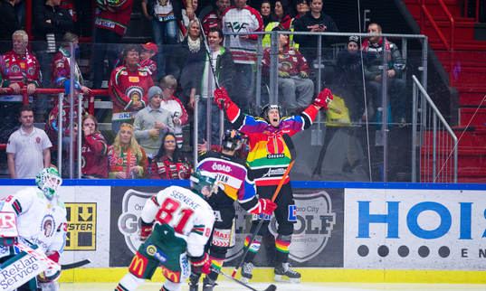 Örebros Marko Anttila gör 2-0 och jublar