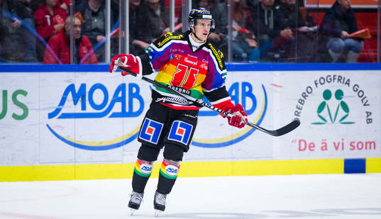 Örebros Stefan Johansson i för dagen en pridetröja