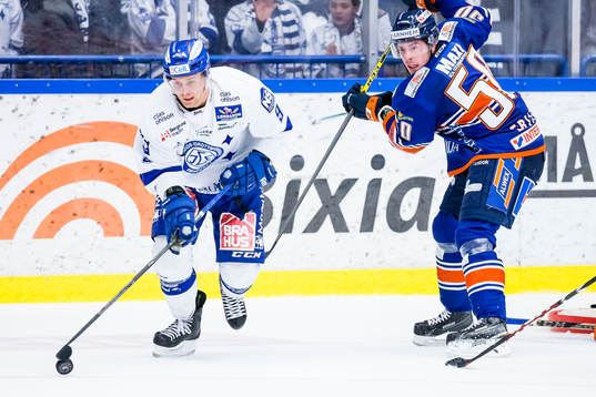 Leksands Patrick Cehlin jagas av Växjös Sebastian Erixon