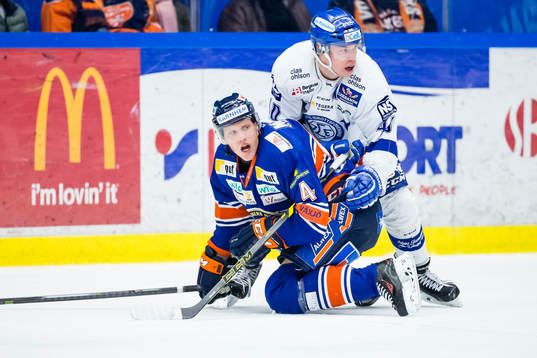 Leksands Tomi Sallinen trucker ner Växjös Niclas Lundgren