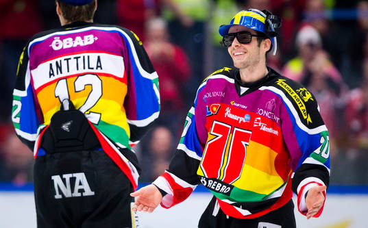 Örebros Derek Ryan spexar som YMCA