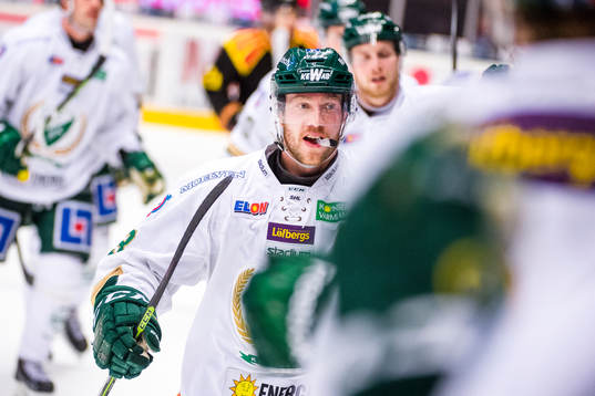 Färjestads Linus Persson jublar