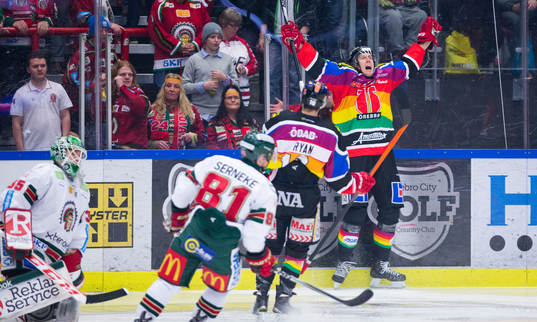 Örebros Marko Anttila gör 2-0 och jublar