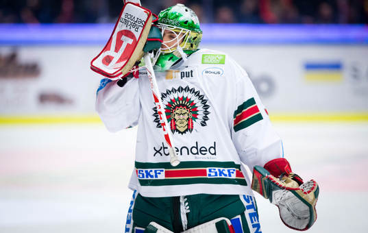 Frölundas målvakt Linus Fernström blev utbytt