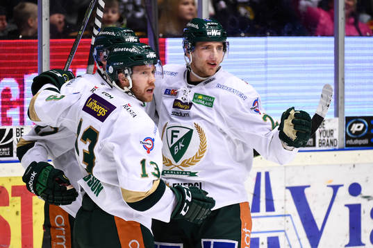 Färjestads Linus Persson och Anton Hedman firar
