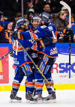 Växjös Jeff Tambellini firas av Cory Murphy och Josh