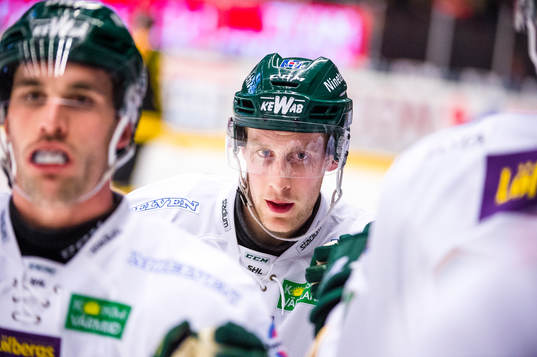 Färjestads Per Åslund jublar