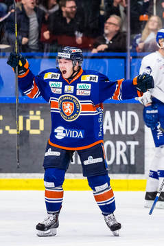 Växjös Tuomas Kiiskinen jublar