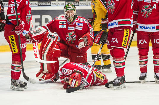 Modos Nichlas Torp skadas Modos målvakt Linus Ullmark