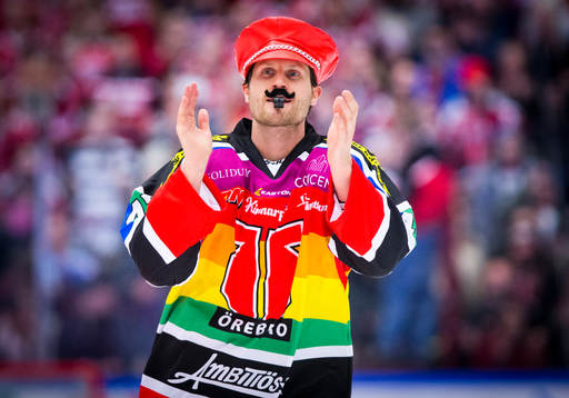 Örebros Johan Adolfsson spexar som YMCA