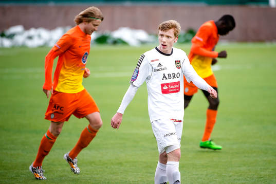 Brommapojkarnas Gustav Sandberg Magnusson deppar