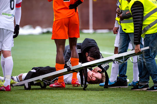 Brommapojkarnas Pontus Åsbrink har ont
