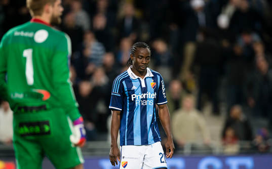 Djurgårdens Sam Johnson ser deppig ut
