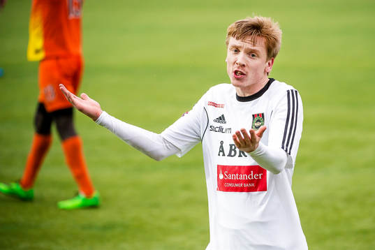 Brommapojkarnas Gustav Sandberg Magnusson deppar