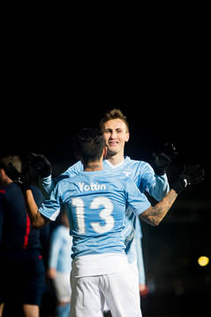 Malmö FFs Magnus Wolff Eikrem jublar ihop med Victor