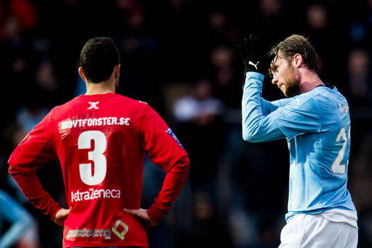 Malmö FFs Jo Inge Berget har ont i ryggen och tvingas till