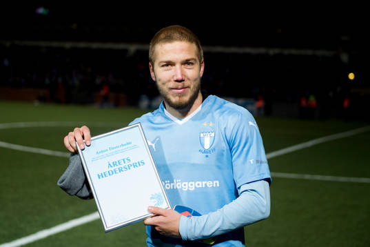 Malmö FFs Anton Tinnerholm tilldelas ett hederspris för