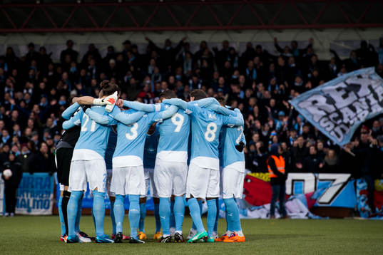 Malmö FFs spelare laddar