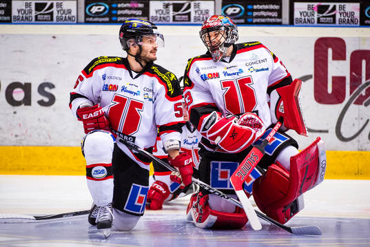 Örebros Johan Wiklander och Julius Hudacek, målvakt i