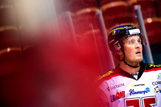Örebros +Mikko Lehtonen före ishockeymatchen i SHL mellan