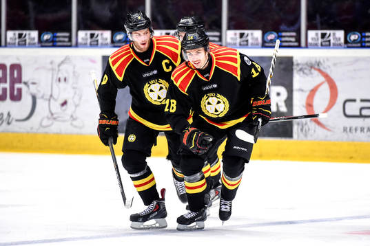 Brynäs Niclas Andersén och Anton Rödin jublar