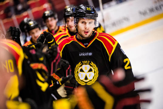 Brynäs Tim Wallace  jublar