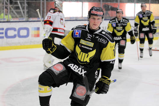 Västerås Erik Andersson jublar etter att ha gjort 1-0