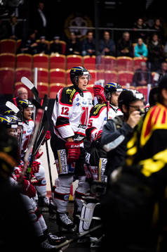 Örebros Marko Anttila deppar i båset