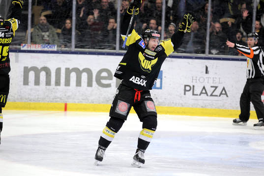 Västerås Dustin Johner jublar