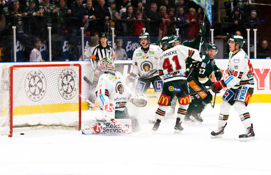 Färjestads Joachim Rohdin gör mål  2-3 bakom Frölundas
