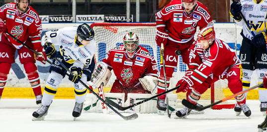 s Ted Brithén framför Modos mål