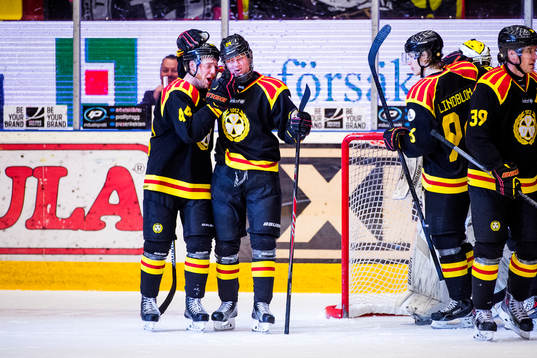 Brynäs Jacob Blomqvist och Jens Lööke jublar