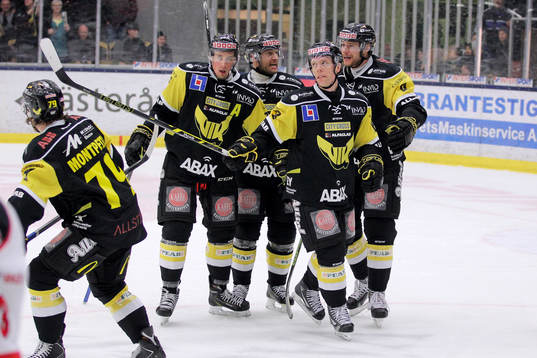 Västerås spelare jublar