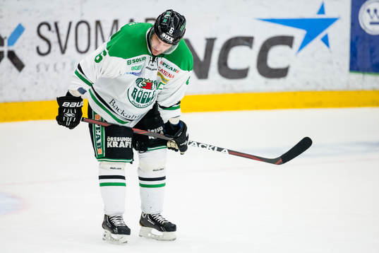 Rögles Andreas Lilja hänger på klubban