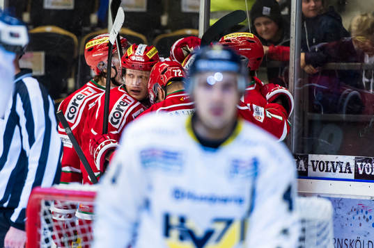 Modos Travis Roche gör sitt första mål