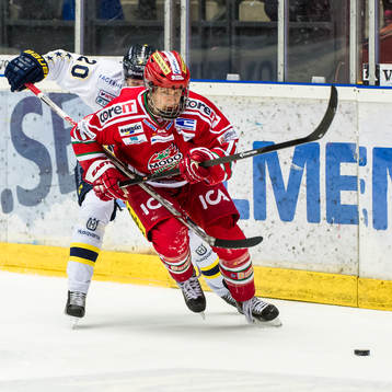 Modos Simon Önerud spelar med galler ikväll då han jagas