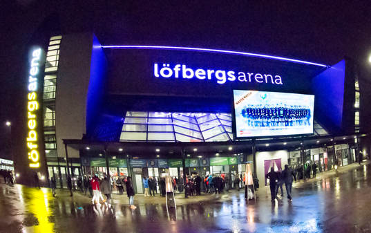 Exteriör vy av Löfbergs Arena