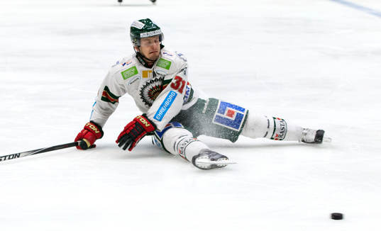Frölundas Nicklas Lasu sitter på isen