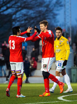 Kalmars David Elm och Kalmars Emin Nouri jublar