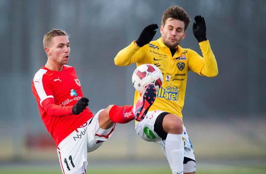 Kalmars Jonathan Ring och Falkenbergs Johannes Vall i