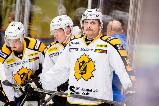 Skellefteås Daniel Widing före ishockeymatchen i SHL