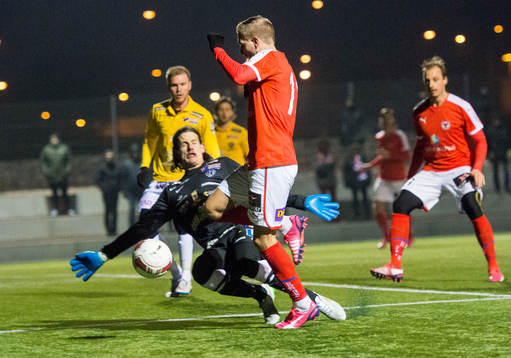 Kalmars Jonathan Ring och Falkenbergs målvakt Otto Martler